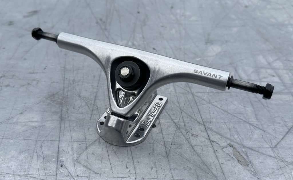 ラスト　Paris trucks savant パリストラック　サヴァント パリス スケートボードトラック サヴァント165 50度 エレクトロ